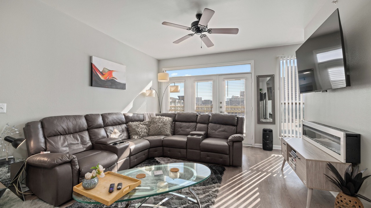 Photo of Livingroom in Far North Dallas
