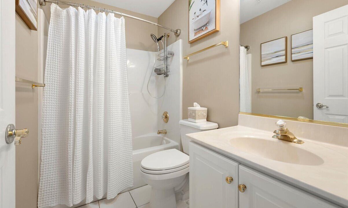 Photo of Bathroom in Heron Harbour Isle
