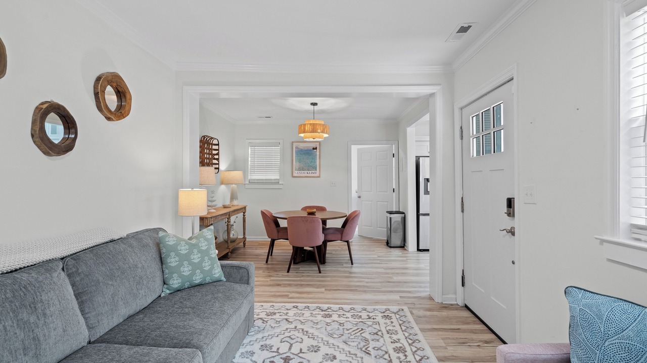 Photo of Livingroom in Northwest Quadrant