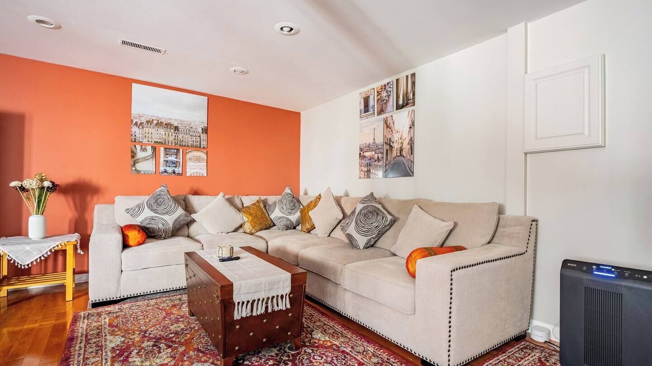 Photo of Livingroom in Ravenswood