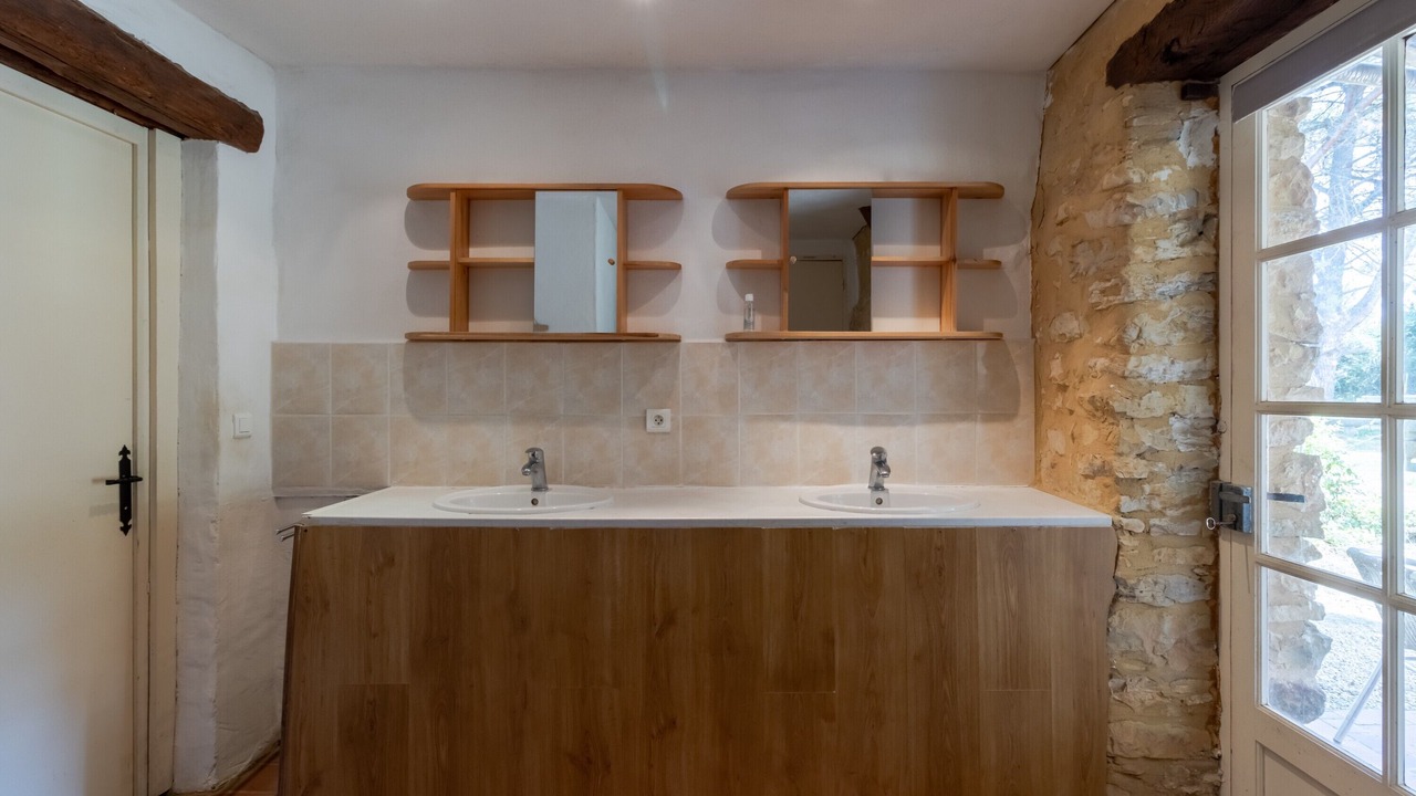 Photo of Bathroom in Degagnac