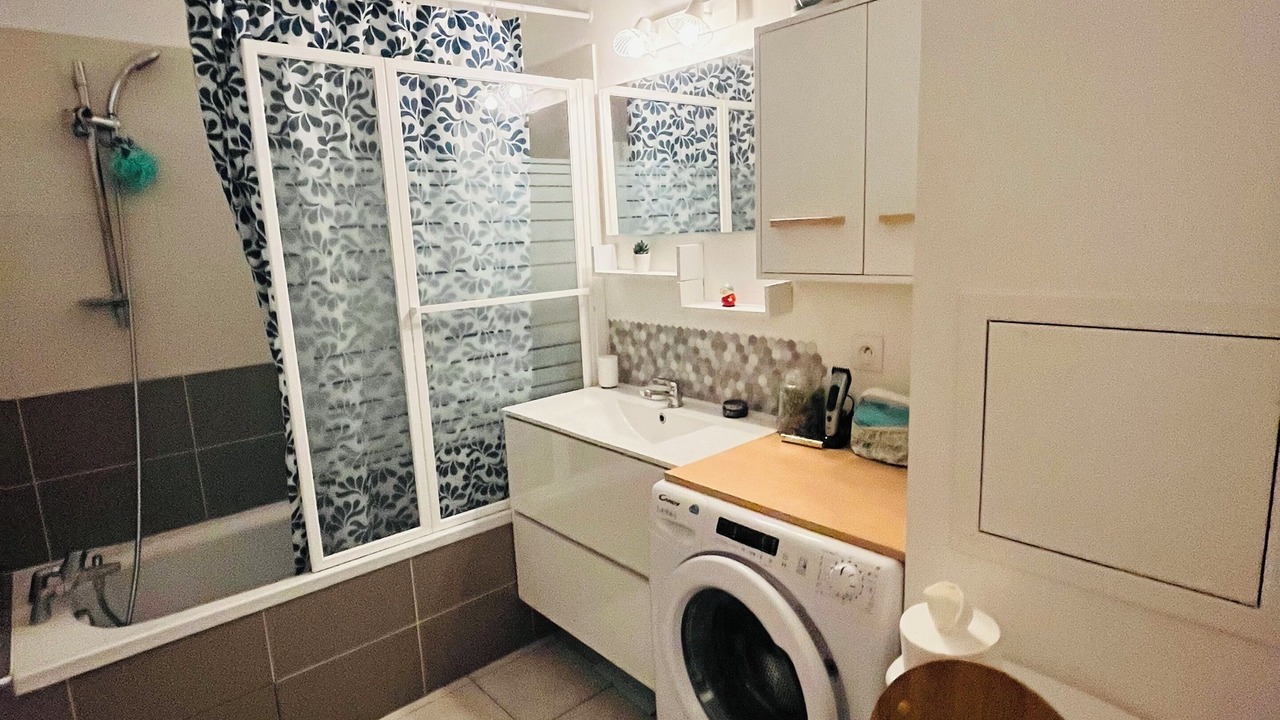 Photo of Bathroom in Etrembieres
