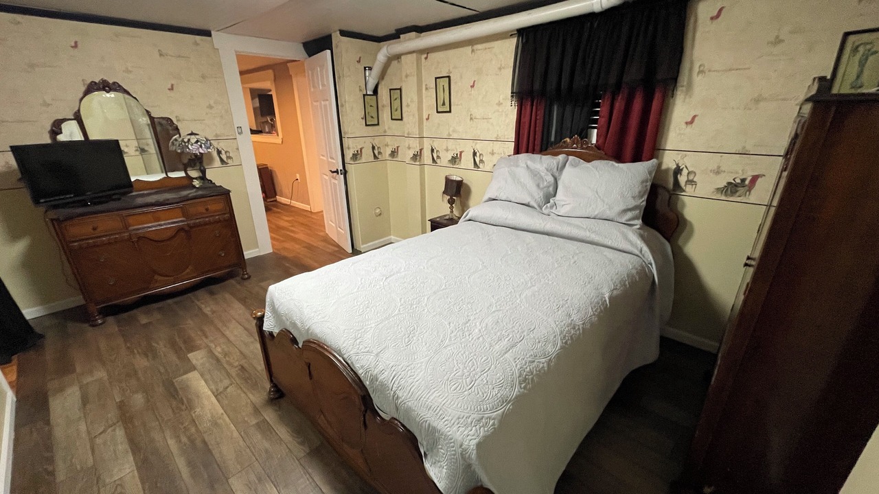 Photo of Bedroom in Pacific