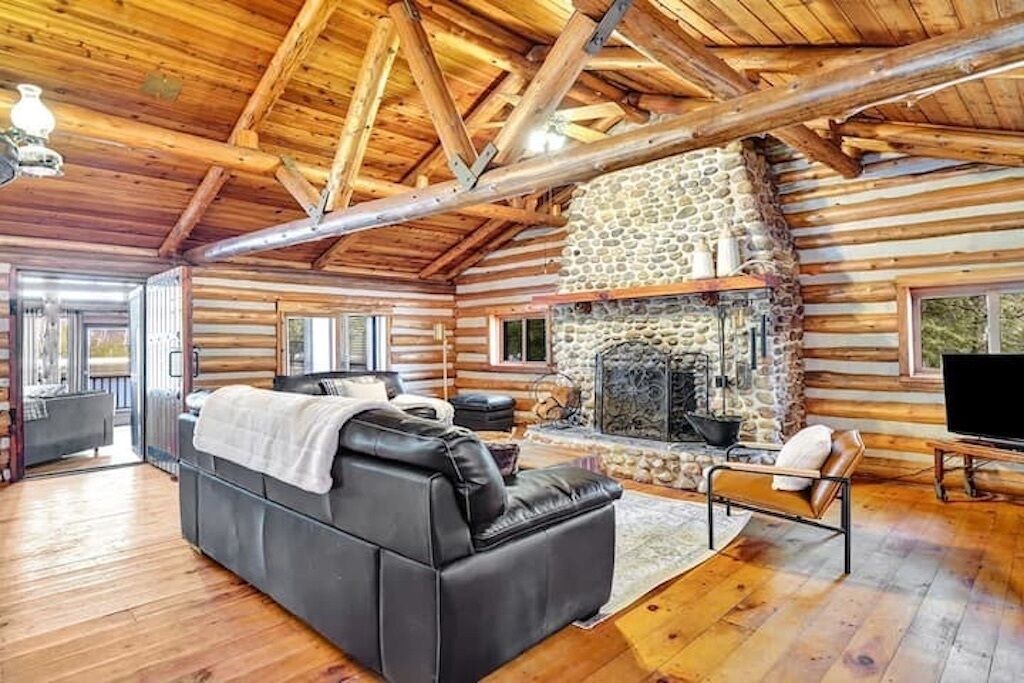 Photo of Livingroom in Rideau Lakes