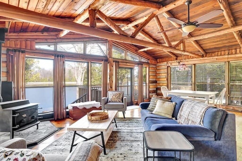 Photo of Livingroom in Rideau Lakes