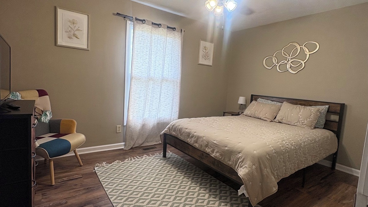Photo of Bedroom in Talladega