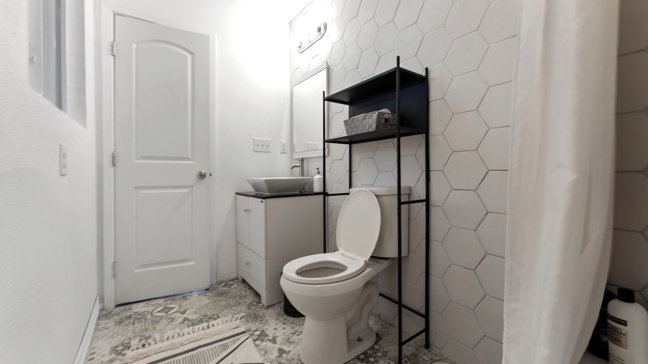 Photo of Bathroom in Del Valle