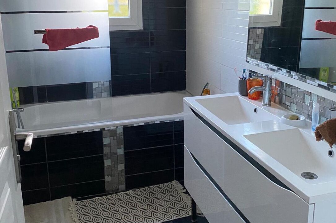 Photo of Bathroom in Robehomme
