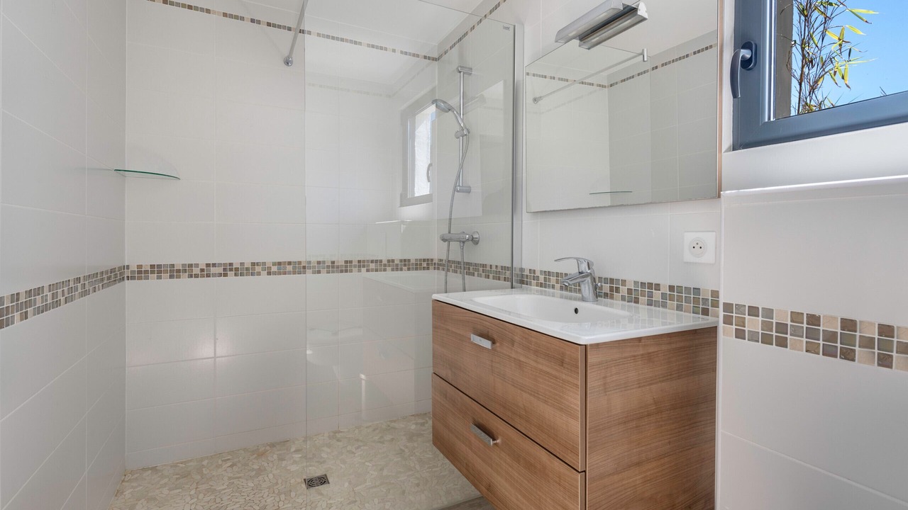 Photo of Bathroom in Pornichet