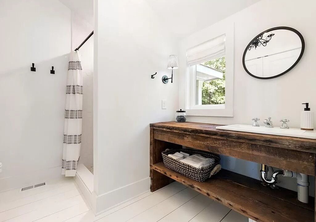 Photo of Bathroom in Henrico