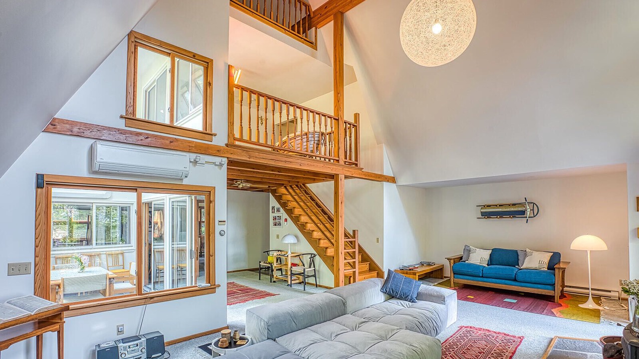 Photo of Livingroom in Lenox