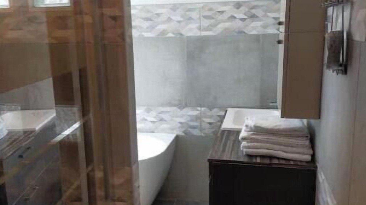 Photo of Bathroom in Lens