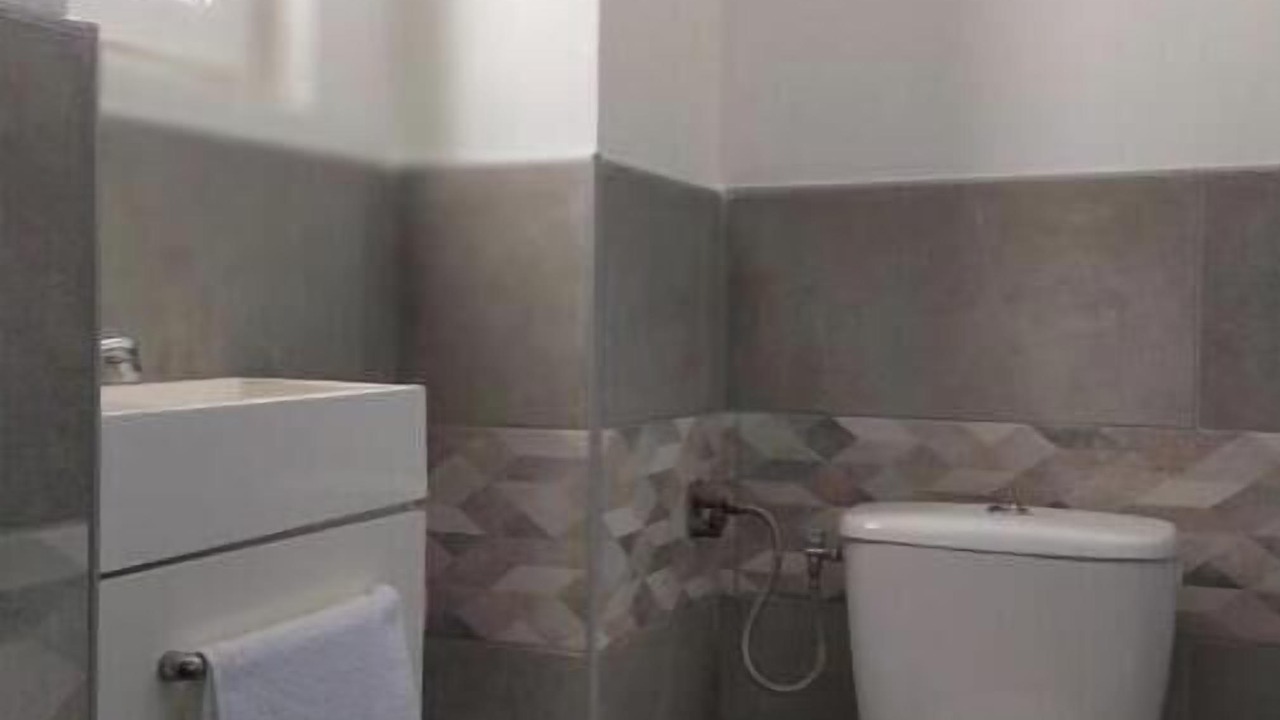 Photo of Bathroom in Lens