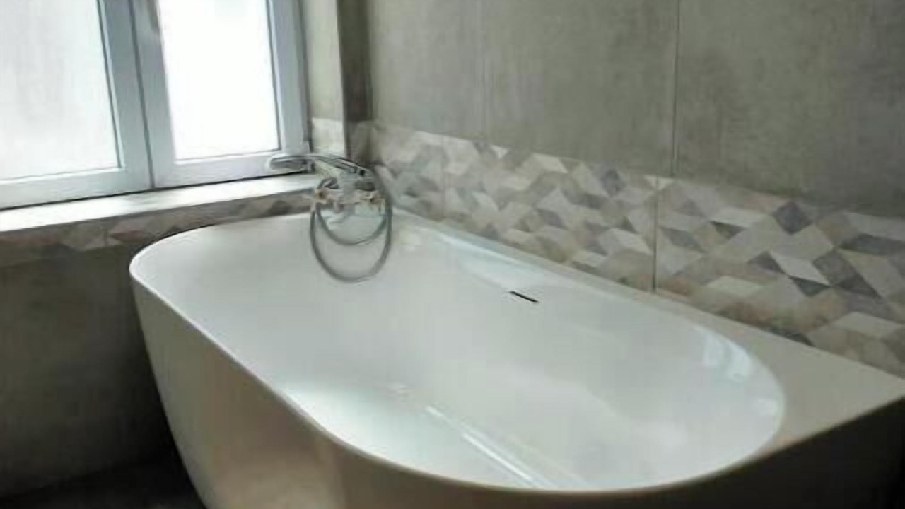 Photo of Bathroom in Lens