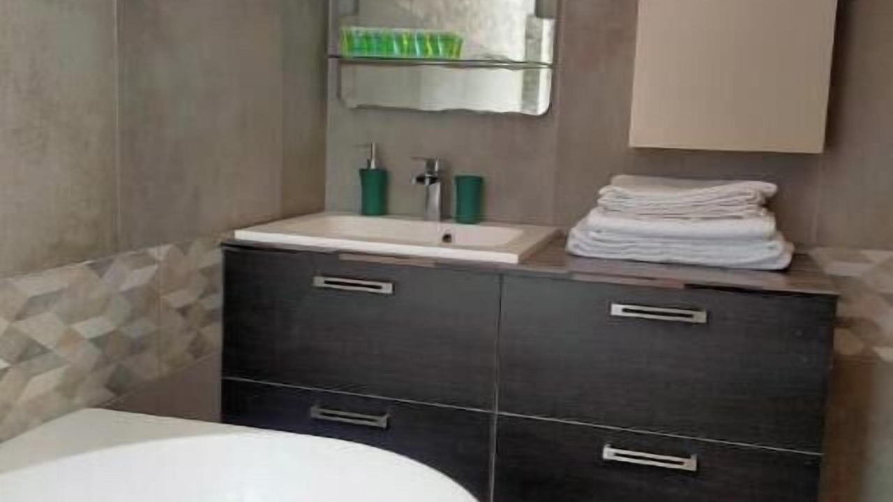Photo of Bathroom in Lens