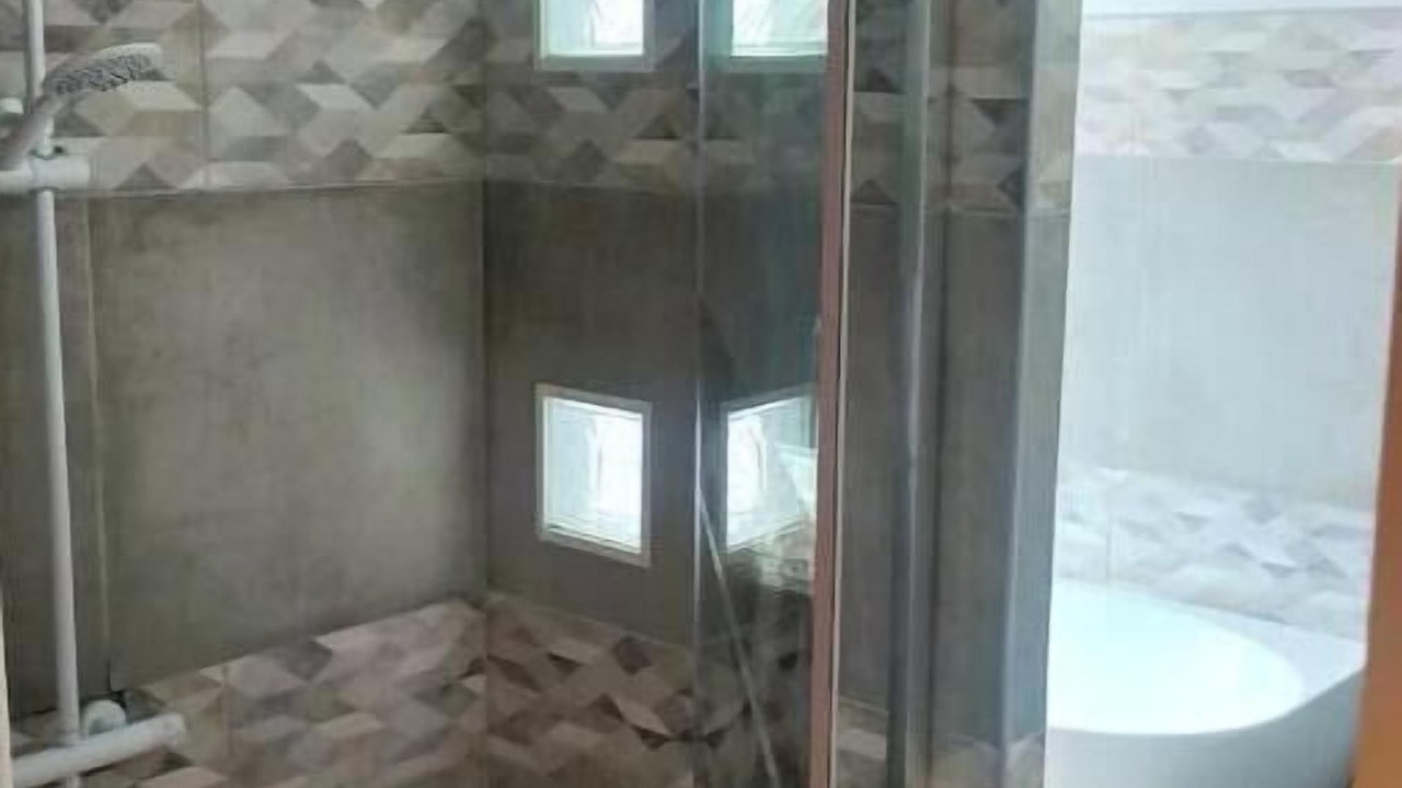 Photo of Bathroom in Lens