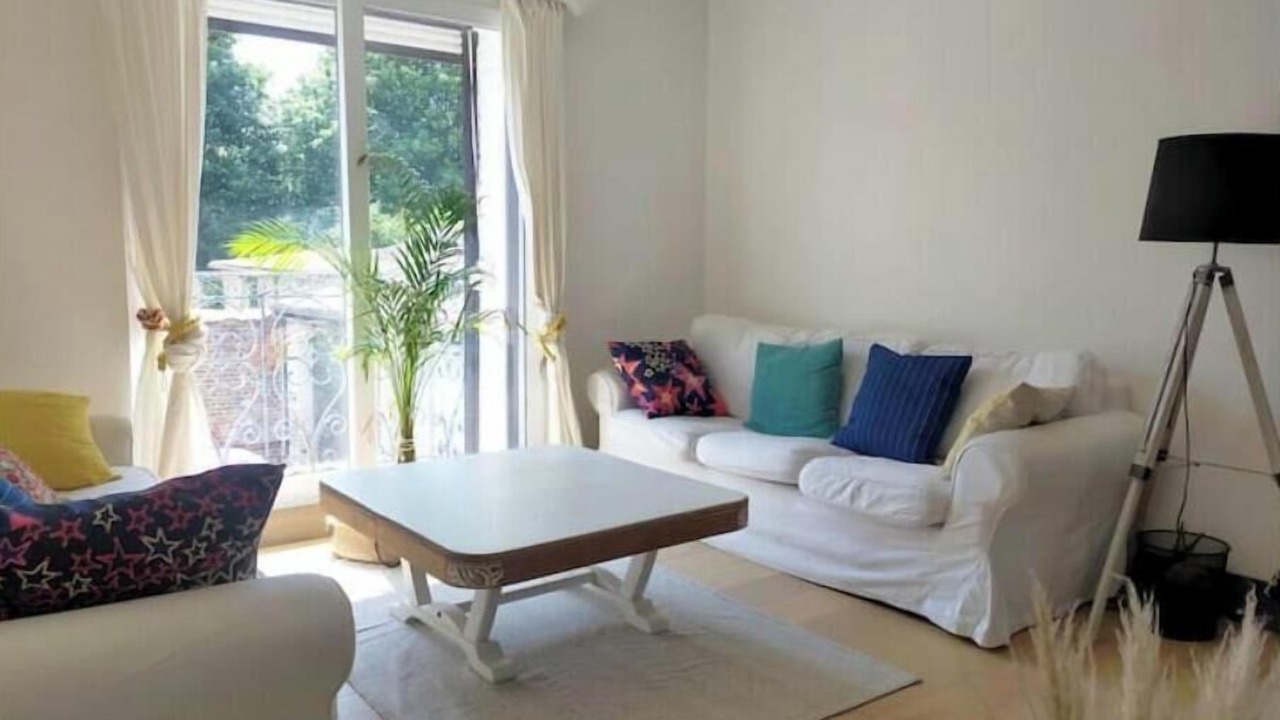 Photo of Livingroom in Lens