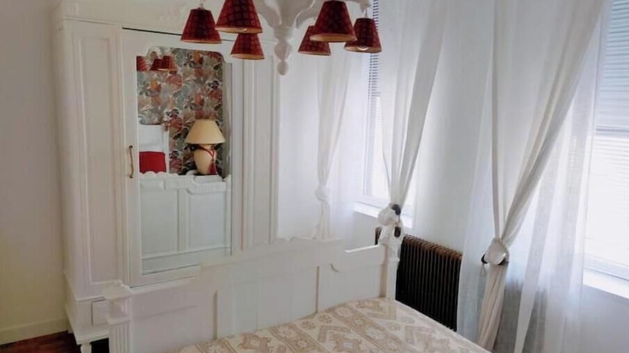Photo of Bedroom in Lens