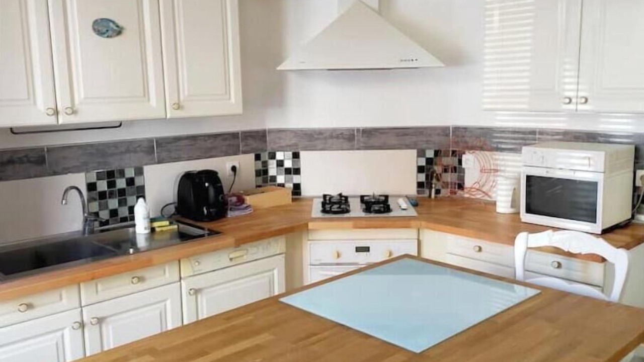 Photo of Kitchen in Lens