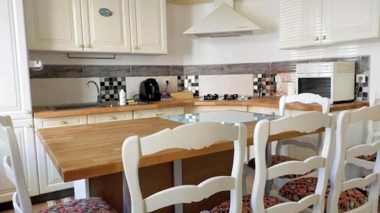 Photo of Kitchen in Lens