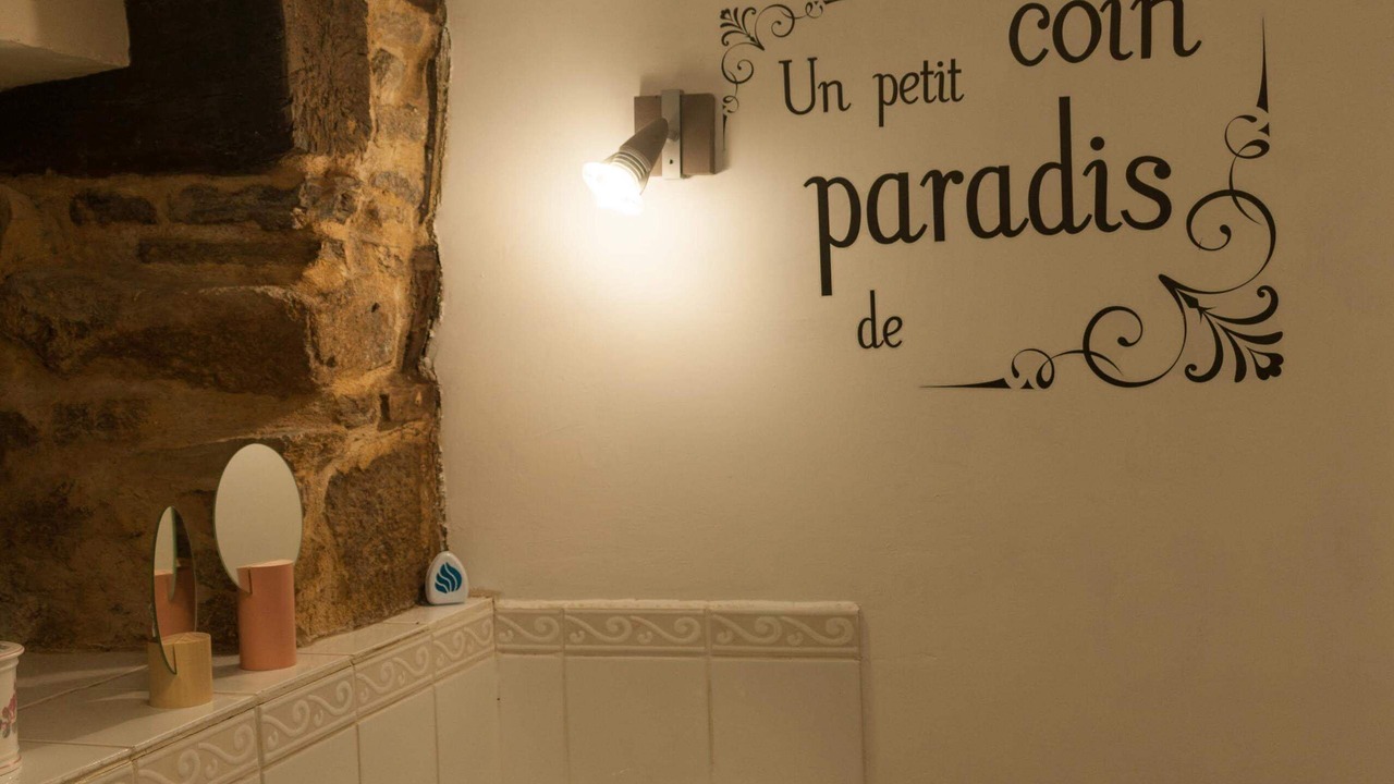 Photo of Bathroom in Mantilly
