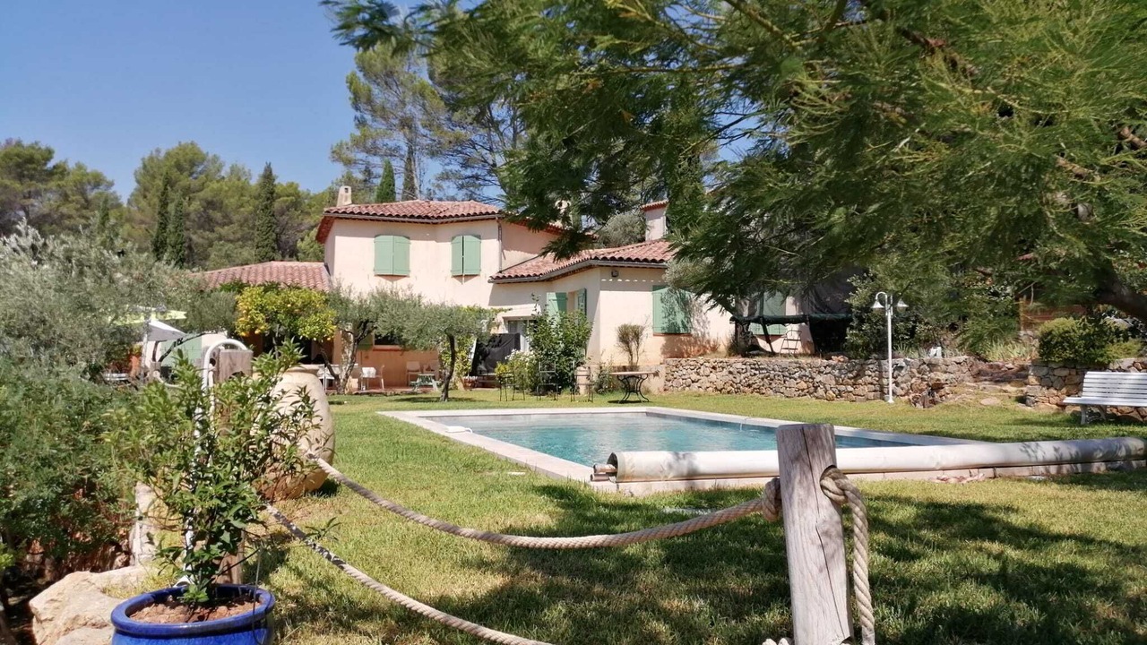 Photo of Outdoor in Cuers