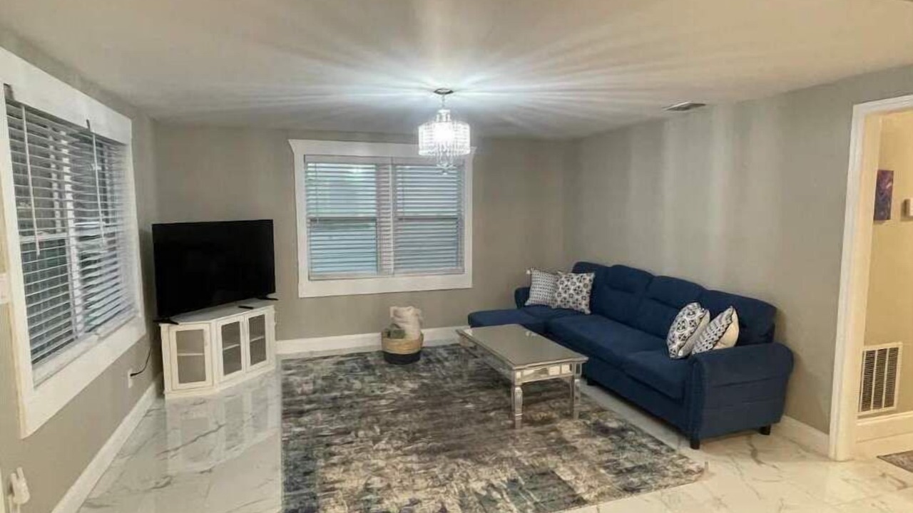 Photo of Livingroom in Lakeshore South