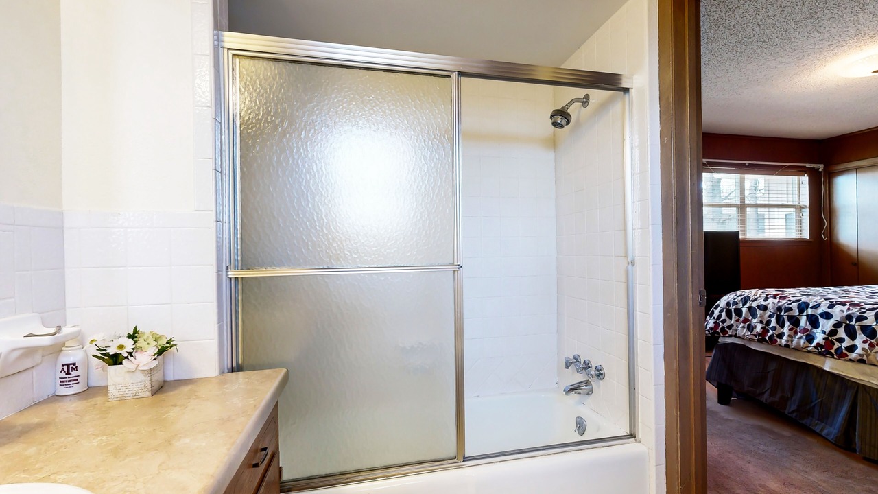 Photo of Bathroom in Kemp