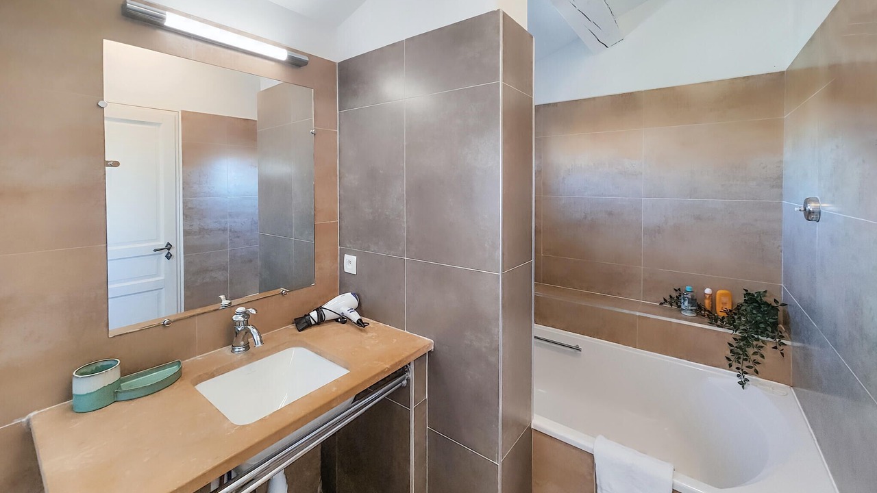 Photo of Bathroom in Saint-Laurent-de-la-Cabrerisse