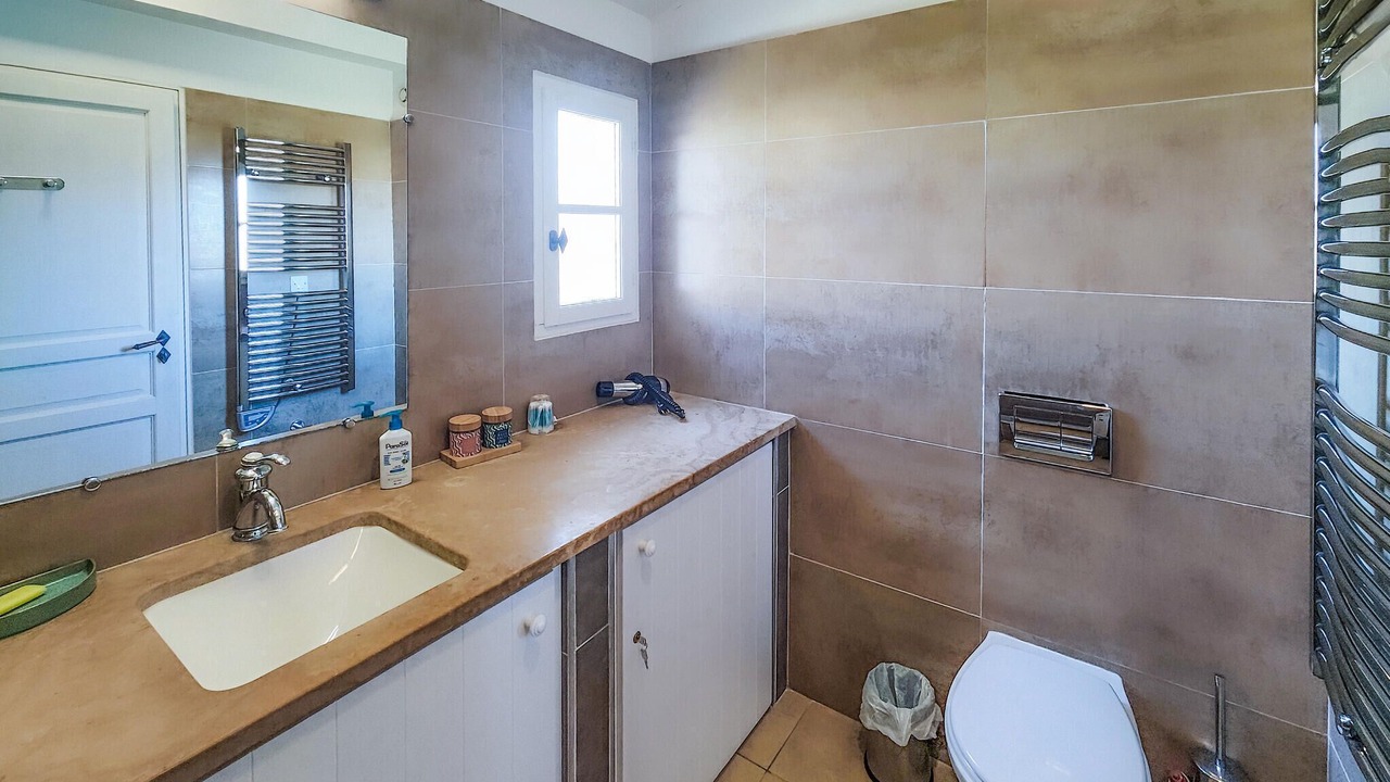 Photo of Bathroom in Saint-Laurent-de-la-Cabrerisse