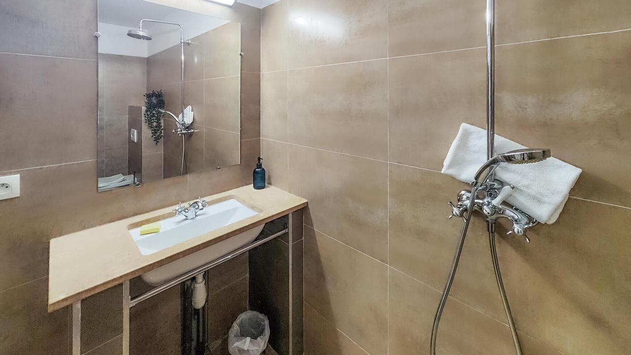 Photo of Bathroom in Saint-Laurent-de-la-Cabrerisse