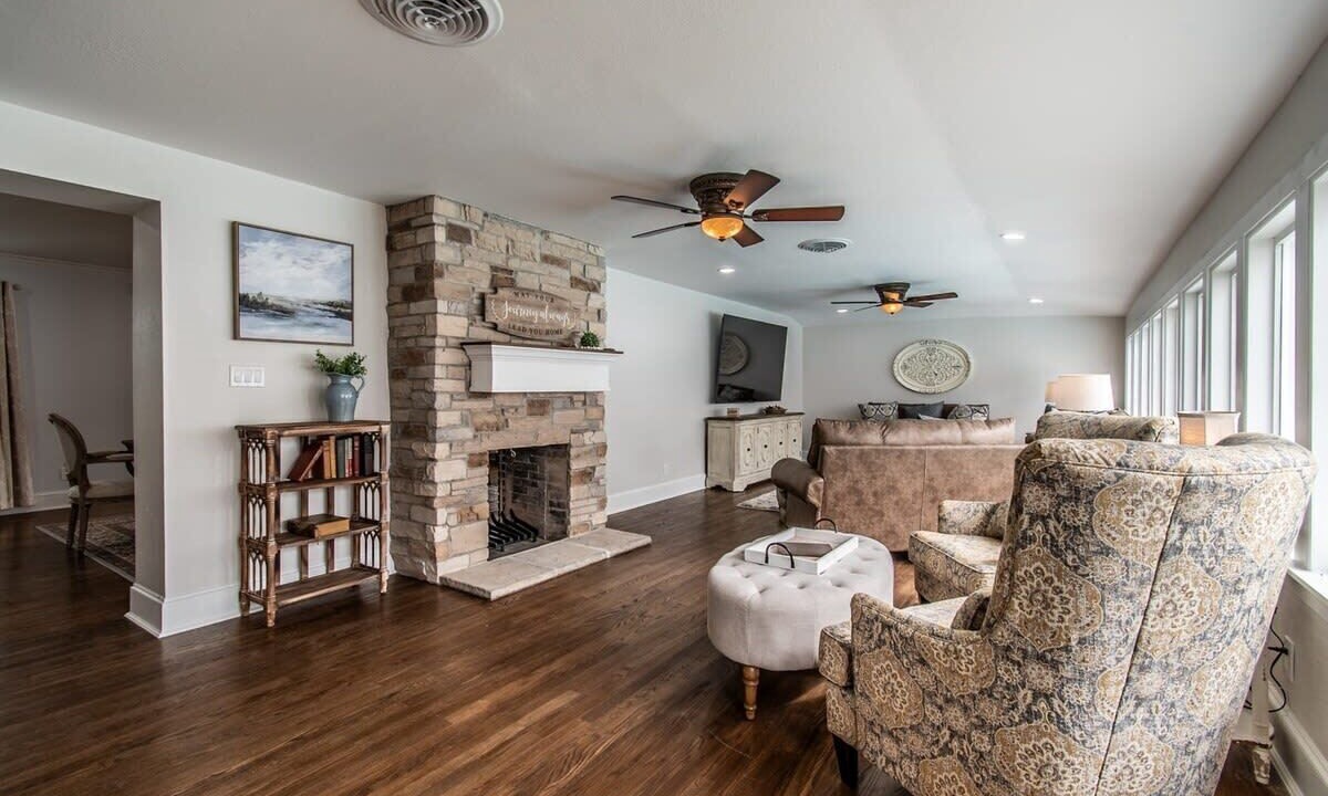 Photo of Livingroom in Bay Area