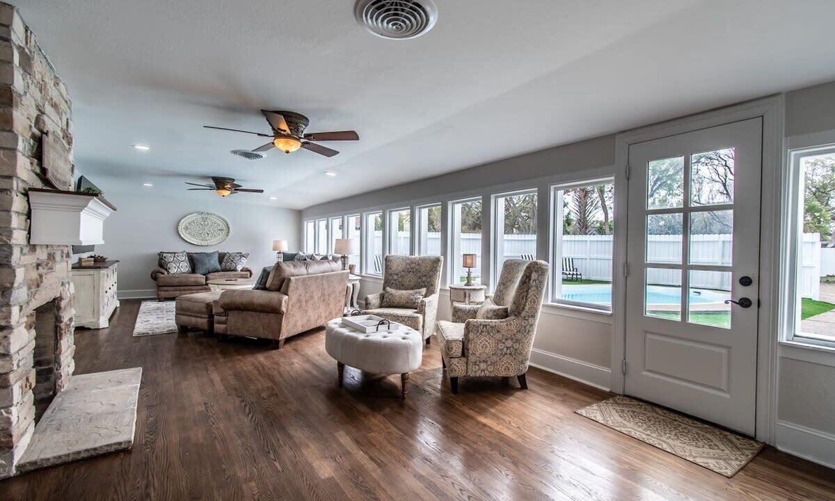 Photo of Livingroom in Bay Area