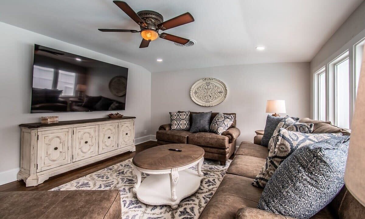 Photo of Livingroom in Bay Area