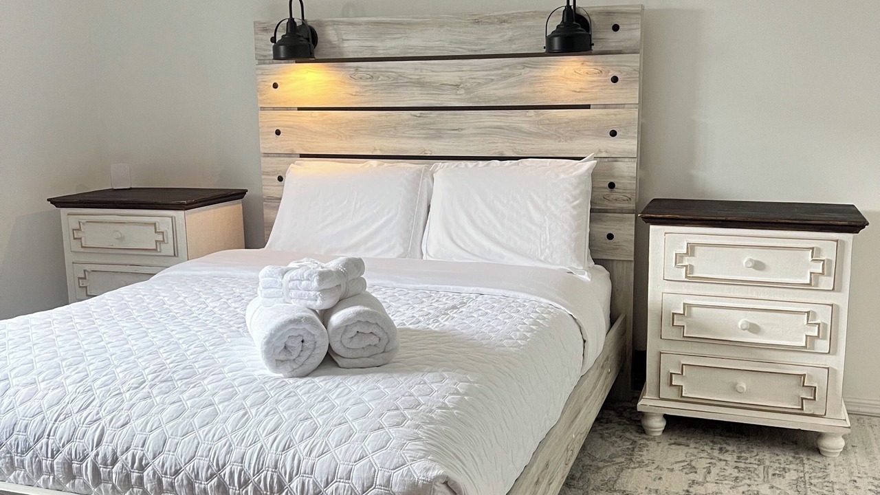 Photo of Bedroom in Alden Manor