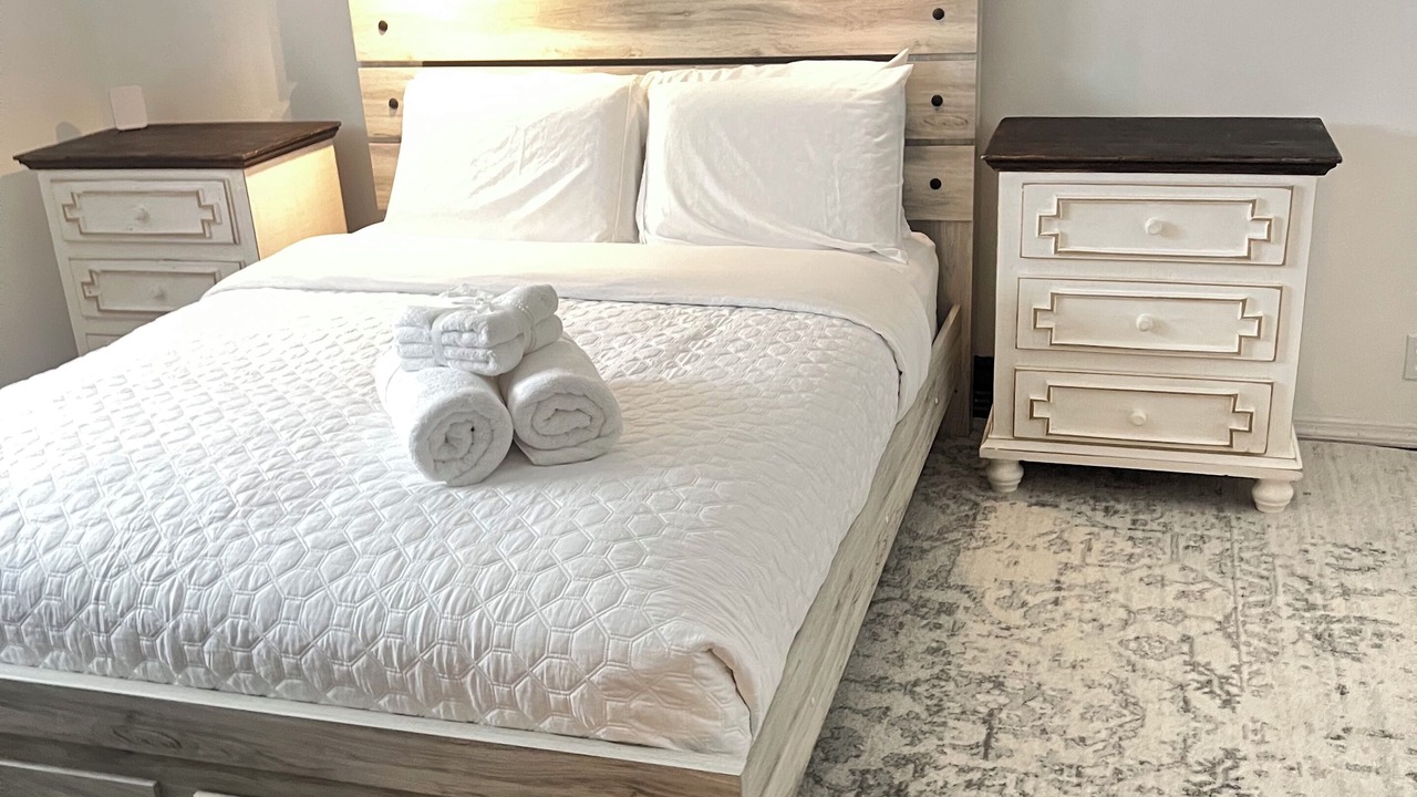 Photo of Bedroom in Alden Manor