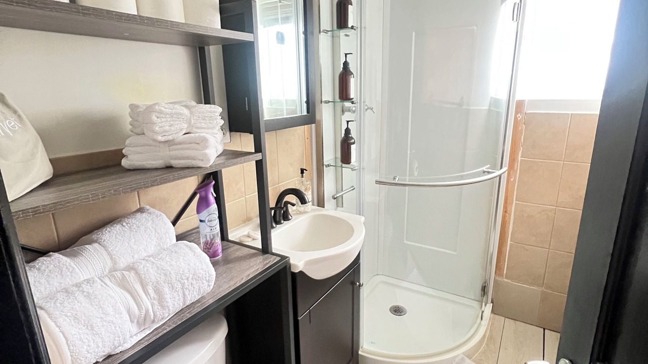 Photo of Bathroom in Alden Manor