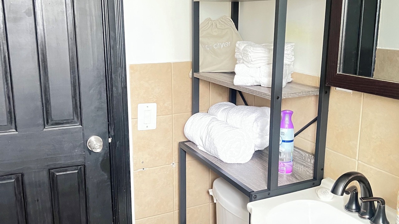 Photo of Bathroom in Alden Manor