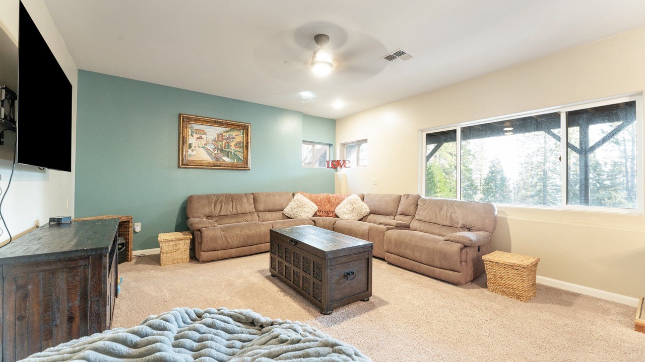 Photo of Livingroom in Apple Hill