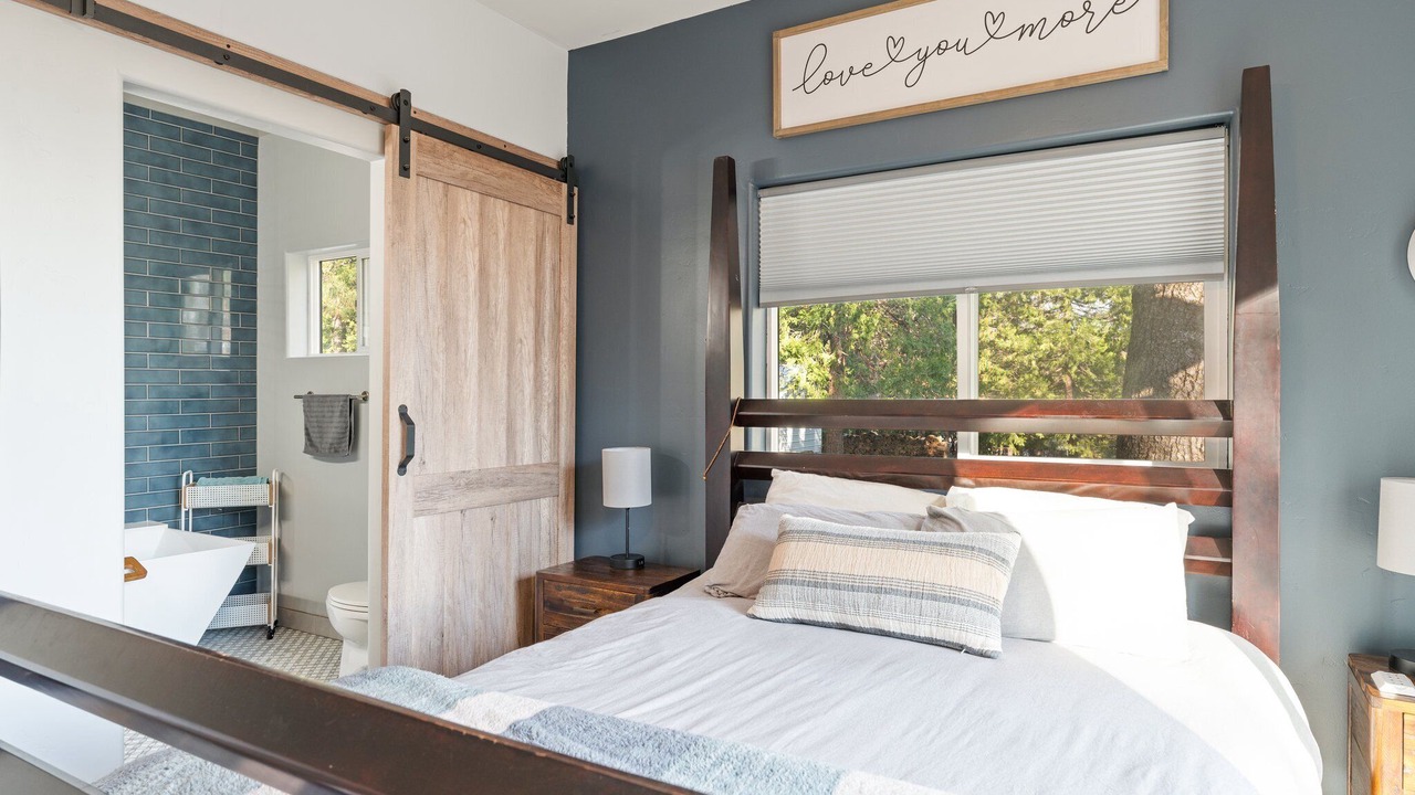 Photo of Bedroom in Apple Hill