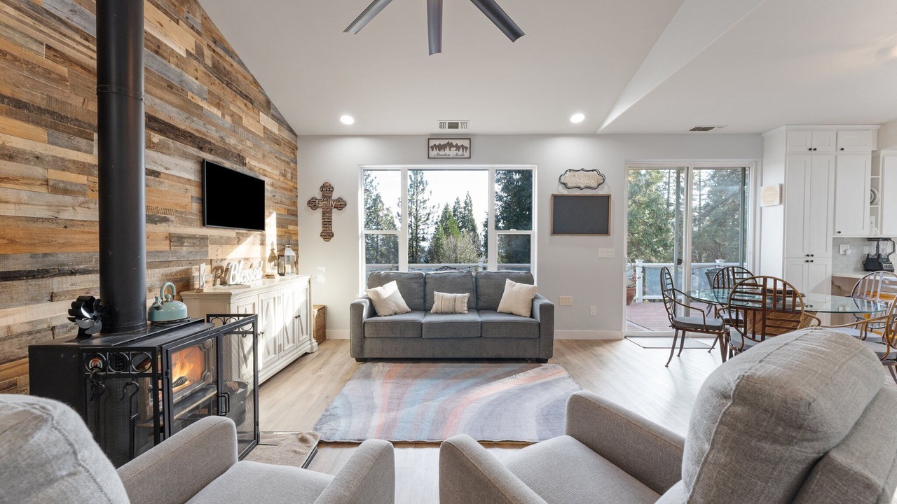 Photo of Livingroom in Apple Hill