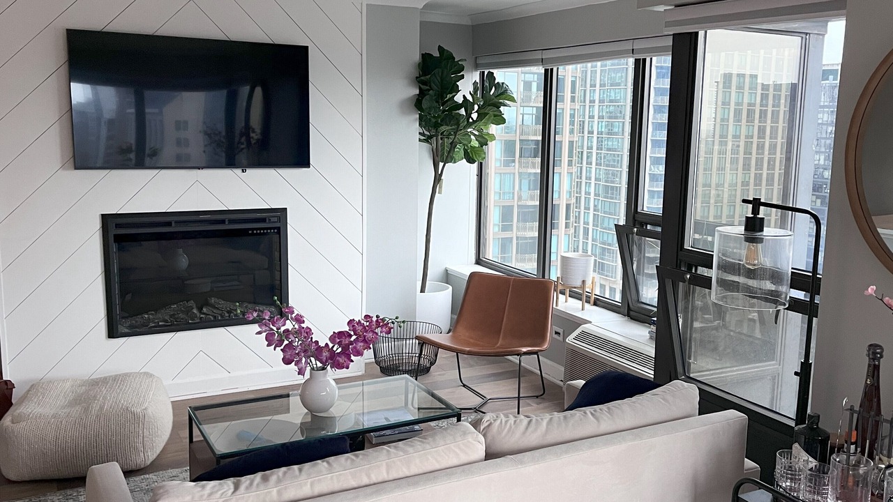 Photo of Livingroom in Near North Side