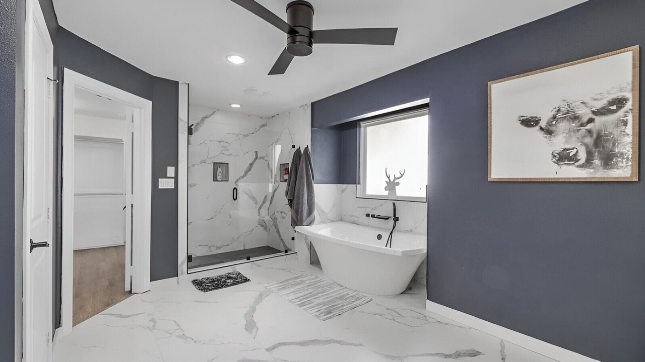 Photo of Bathroom in Lakewood Village