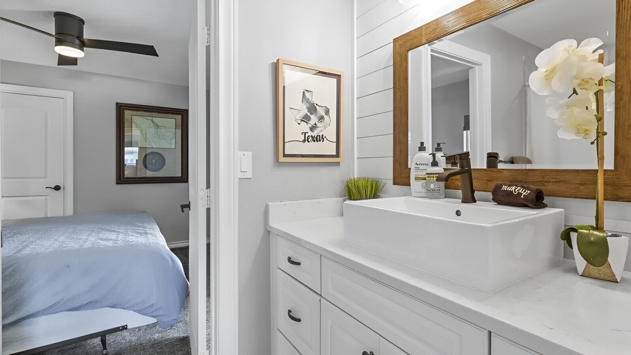 Photo of Bathroom in Lakewood Village