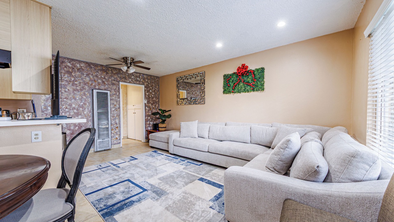 Photo of Livingroom in Del Rey