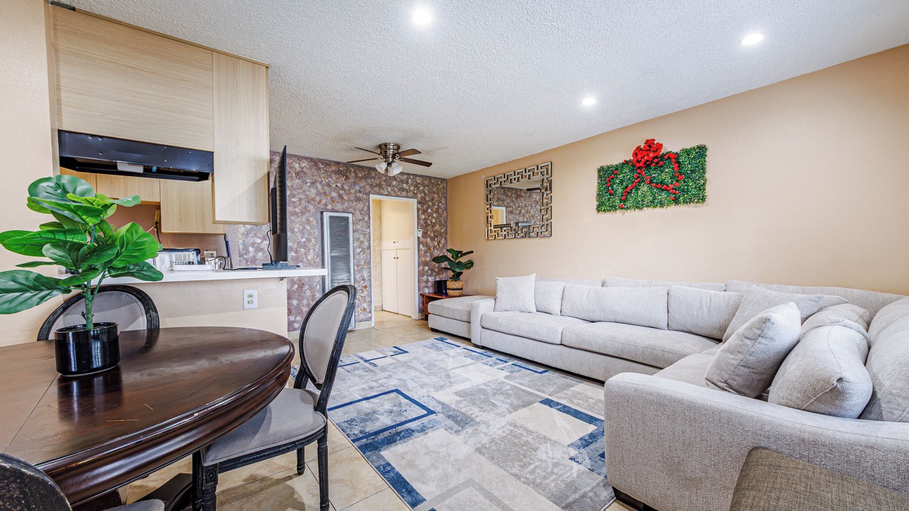 Photo of Livingroom in Del Rey