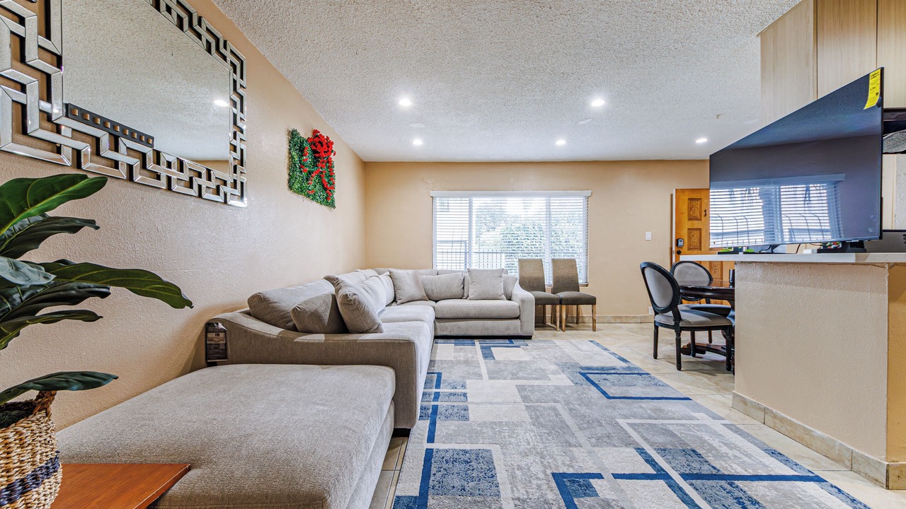 Photo of Livingroom in Del Rey