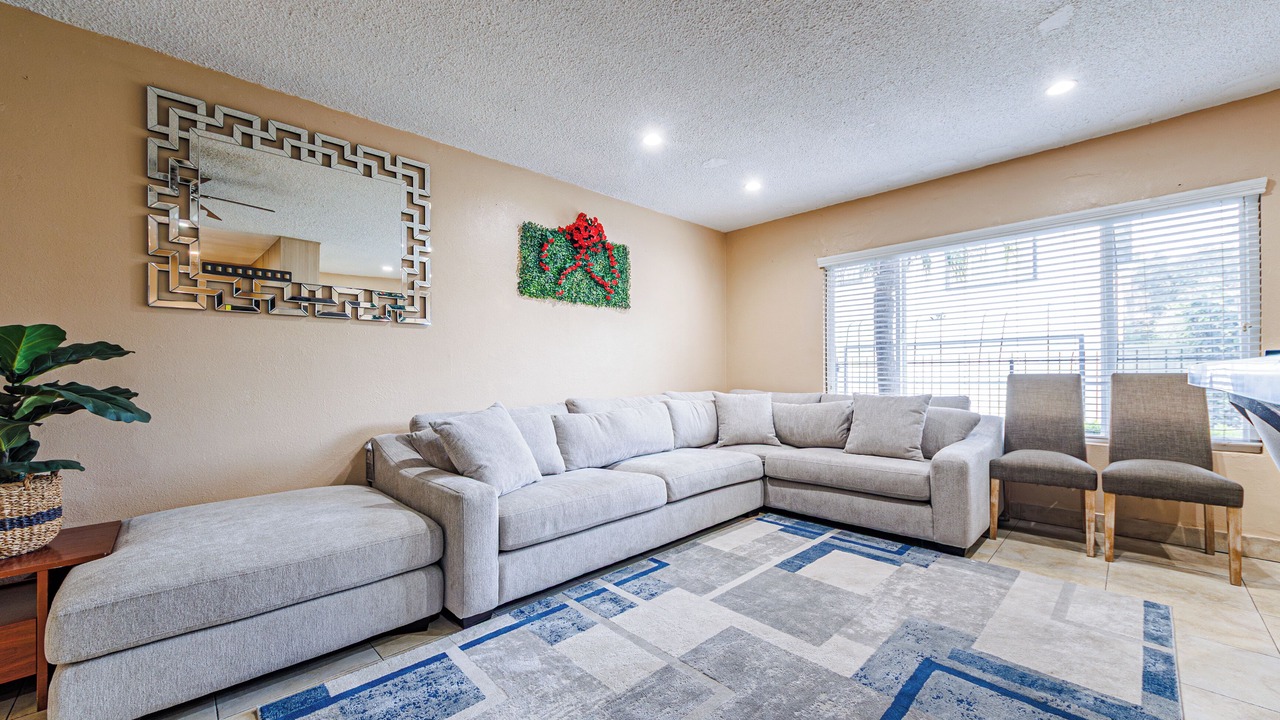 Photo of Livingroom in Del Rey