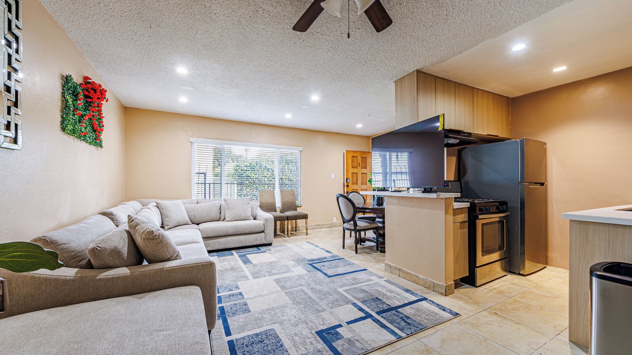 Photo of Livingroom in Del Rey