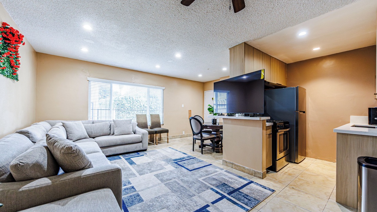 Photo of Livingroom in Del Rey